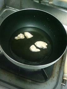 20120111-会社で料理-鶏出汁を使って和風スパゲティ-02-出汁を温める.jpeg