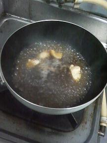 20120111-会社で料理-鶏出汁を使って和風スパゲティ-03-味付けする.jpeg