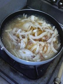 20130513-会社で料理-急遽作ったクレイジーソルトスパゲティ-01-玉ねぎのトロトロ煮.jpeg