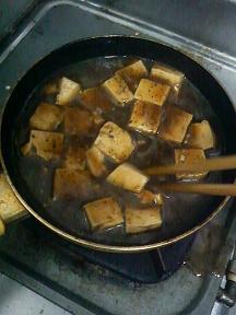 20130607-会社で料理-麻婆豆腐と３日目の煮玉子-06-とろみをつける.jpeg