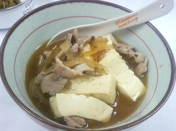 20130613-会社で料理-玉ねぎのトロトロ煮を転用して肉豆腐-04-肉豆腐.jpeg