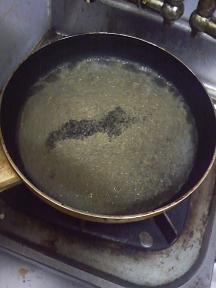 20130704-会社で料理-サイズが合わない食器と初めての汁物-01-スープを作る.jpeg