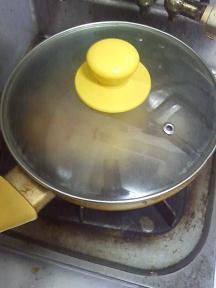 20130704-会社で料理-サイズが合わない食器と初めての汁物-04-卵で閉じる.jpeg
